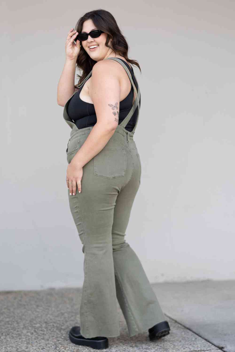 Stilla | Blå Full Size Kelsey Flare Tummy Control Overalls