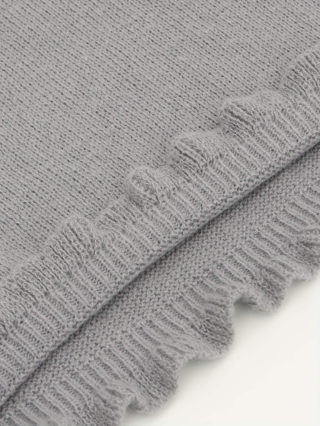 Stilla | V-hals sweater med flæser i bunden med knapper