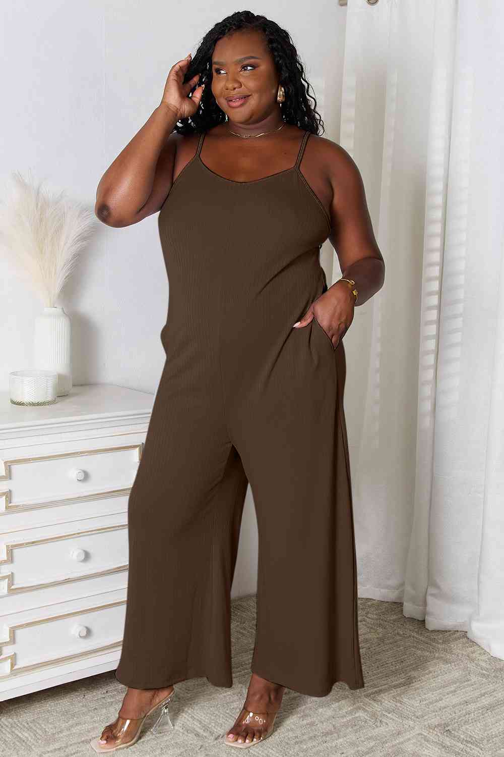 Stilla | Bae Fuld Størrelse Spaghetti Strop V-hals Jumpsuit
