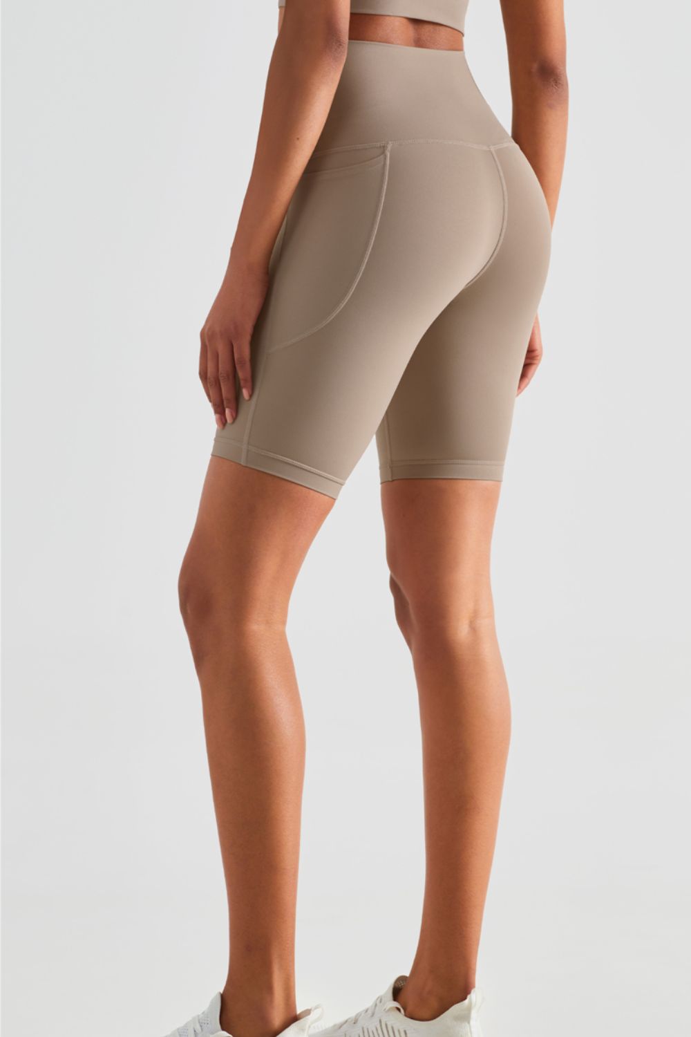 Stilla | Rise Wide Waistband Biker Shorts med lommer