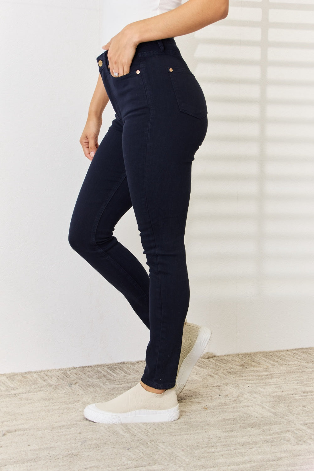 Stilla | Blå Full Size Garment Dyed Tummy Control Skinny Jeans