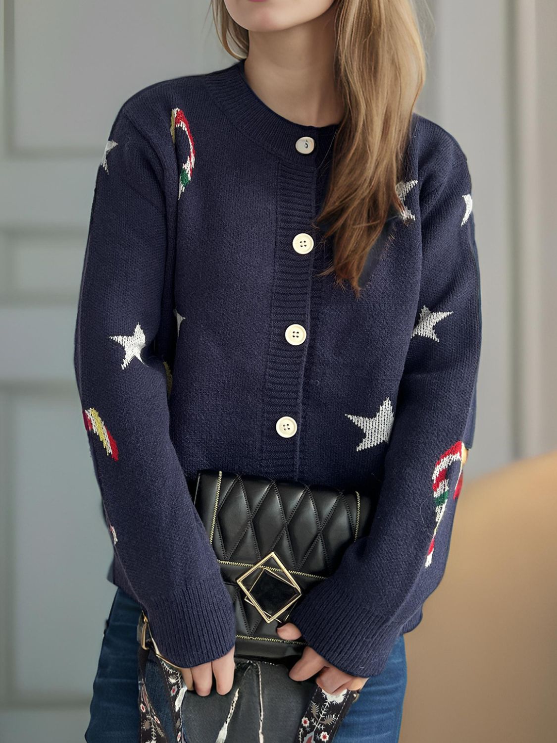 Stilla | Langærmet Strikjakke Med Knapper Foran Candy Cane & Star.