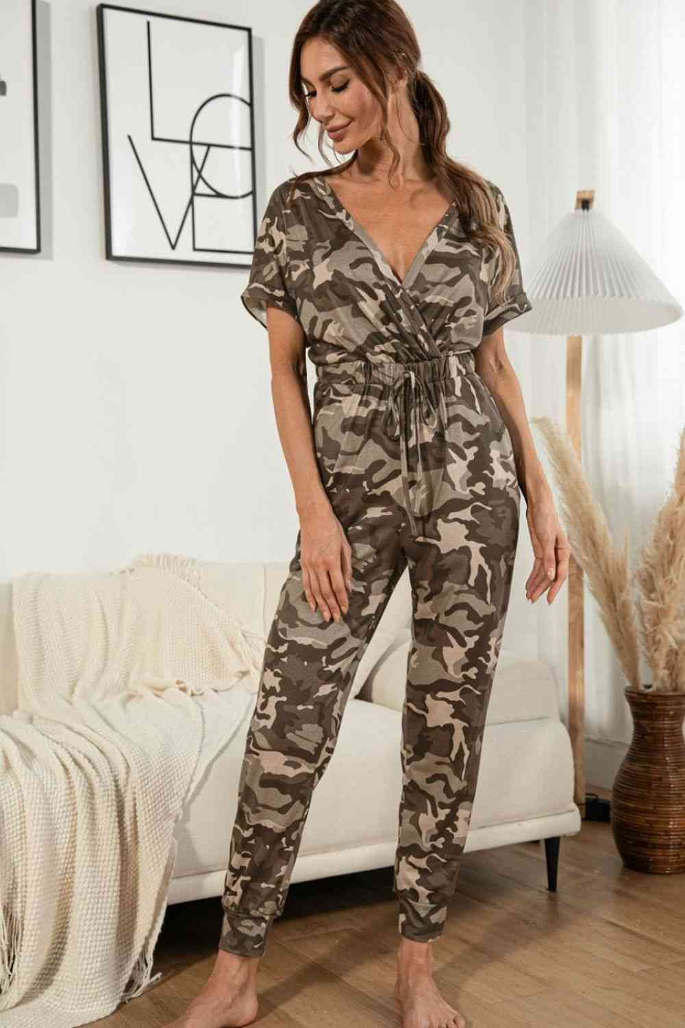 Stilla | Halsbundet Kortærmet Jumpsuit