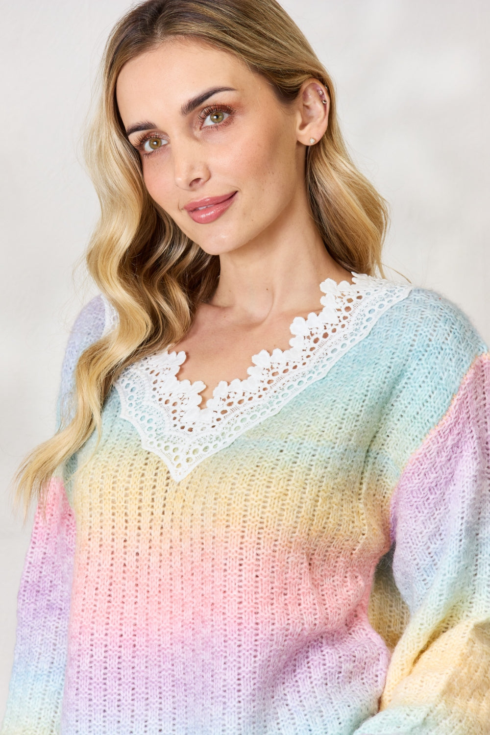 Stilla | Regnbuegradient Hæklede Detalje Sweater