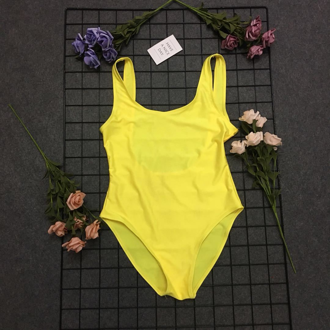 Dame Højskårne badetøj med elegant styling Stilla