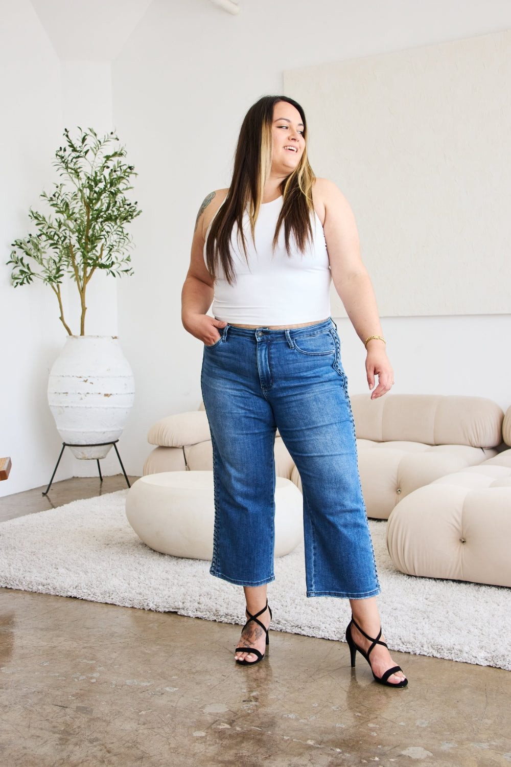 Stilla | Blå Plus Size Flet Side Detalje Bred Ben Jeans