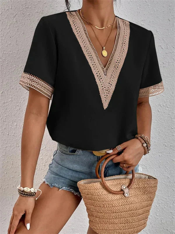 Stilla | Elegant blondetop med V hals