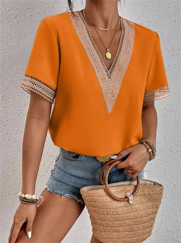 Stilla | Elegant blondetop med V hals