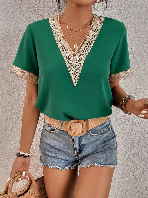 Stilla | Elegant blondetop med V hals