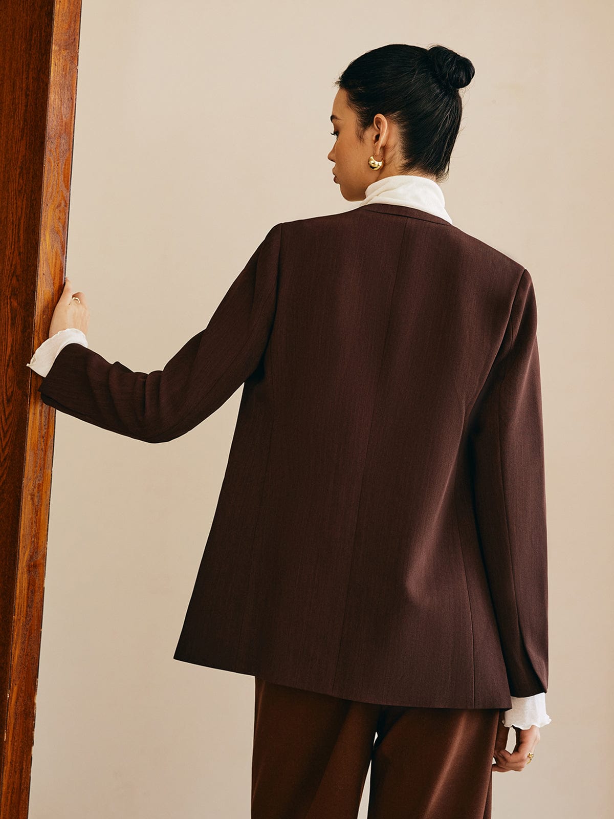 Stilla | Chic Brun Blazer med Lang Linje til Kvinder