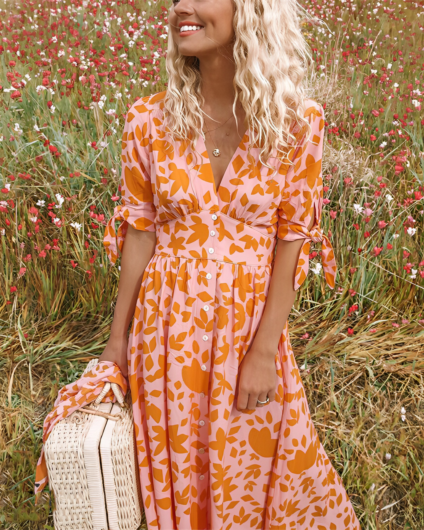 Stilla | Elegant kjole med et strålende orange print