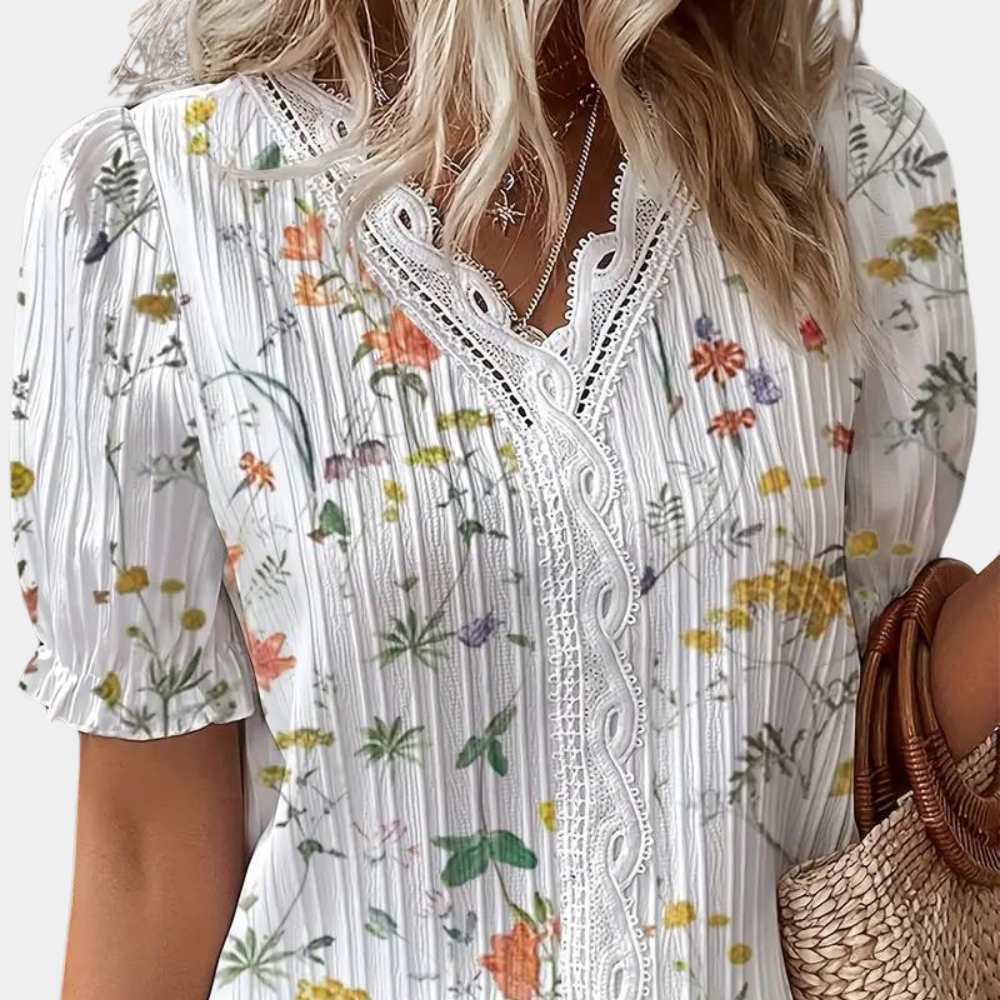 Stilla | Elegant Blusenshirt Til Damer Med Styliseret Kanten