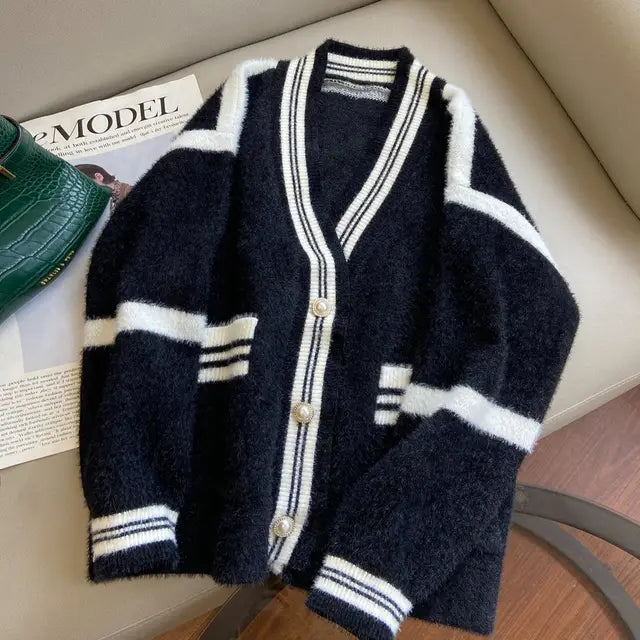 Stilla | V hals cardigan med dekorative knapper