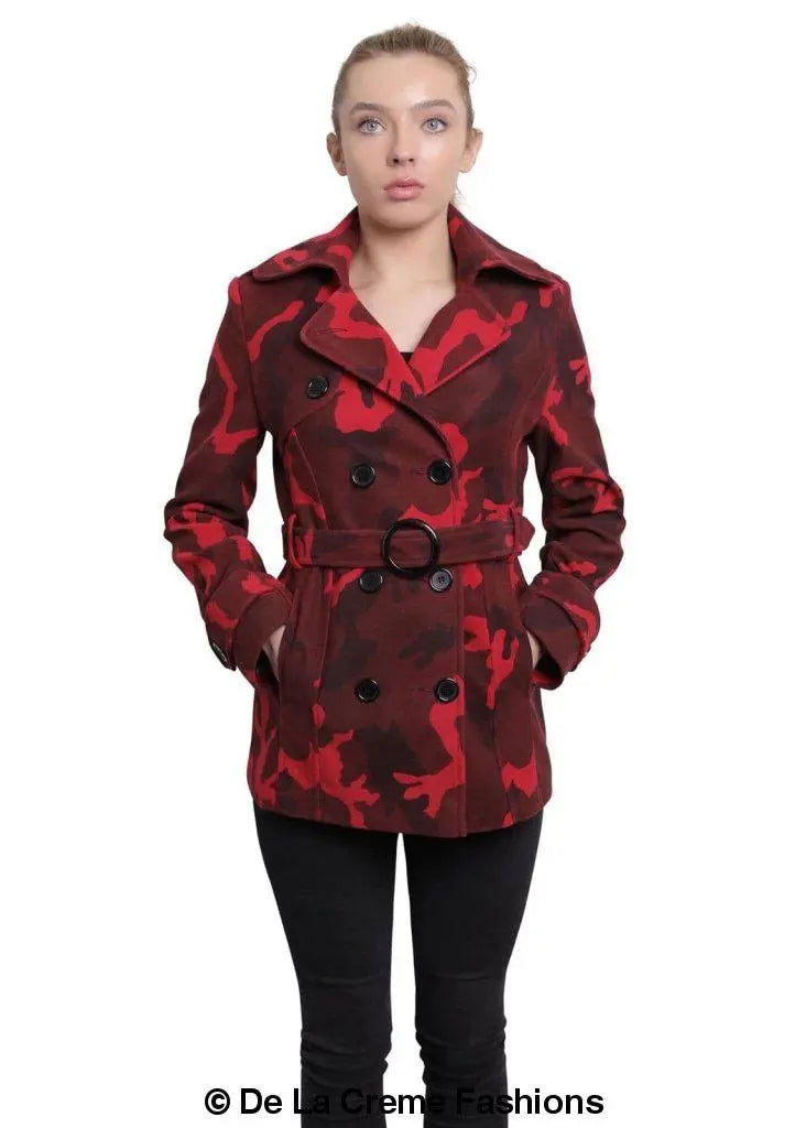 Stilla | Camo Print Dobbeltknappet Kort Frakke De La Creme Fashions