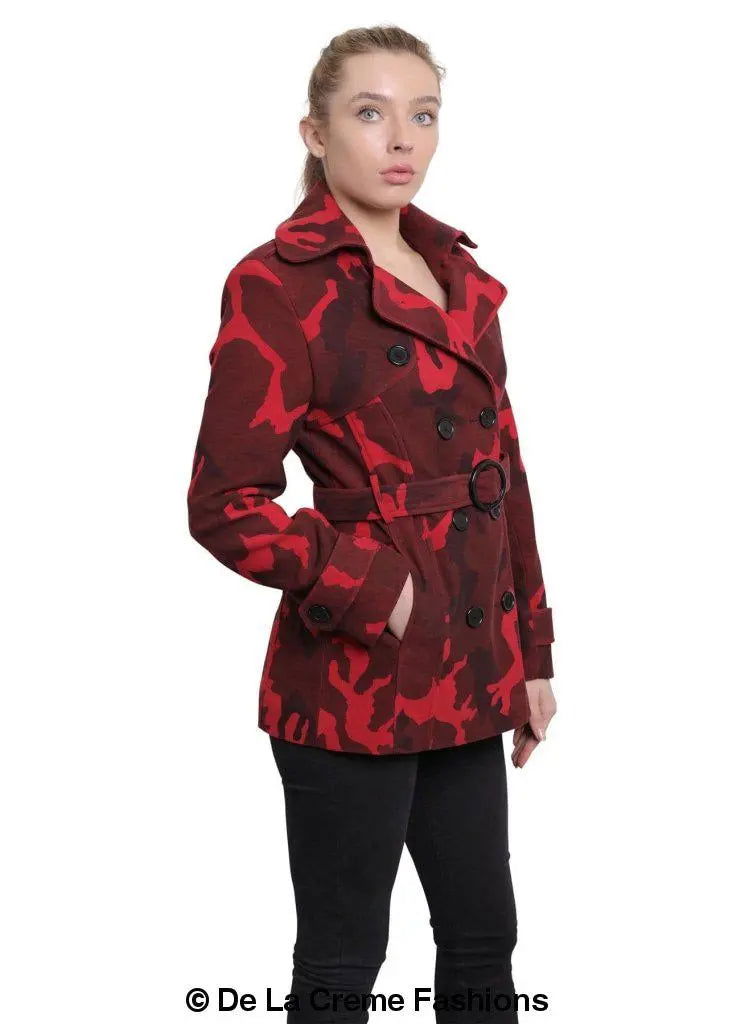 Stilla | Camo Print Dobbeltknappet Kort Frakke De La Creme Fashions