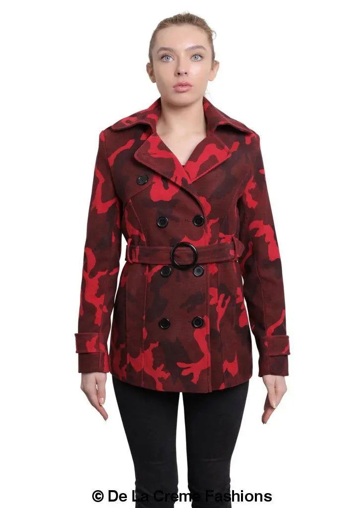 Stilla | Camo Print Dobbeltknappet Kort Frakke De La Creme Fashions