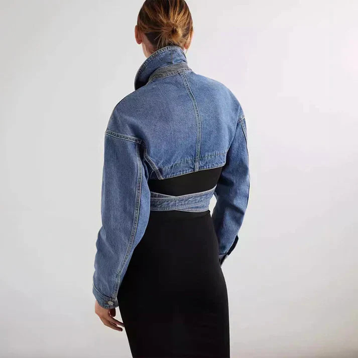 Stilla | Asymmetrisk Denimjakke med Justerbart Bælte Zoey