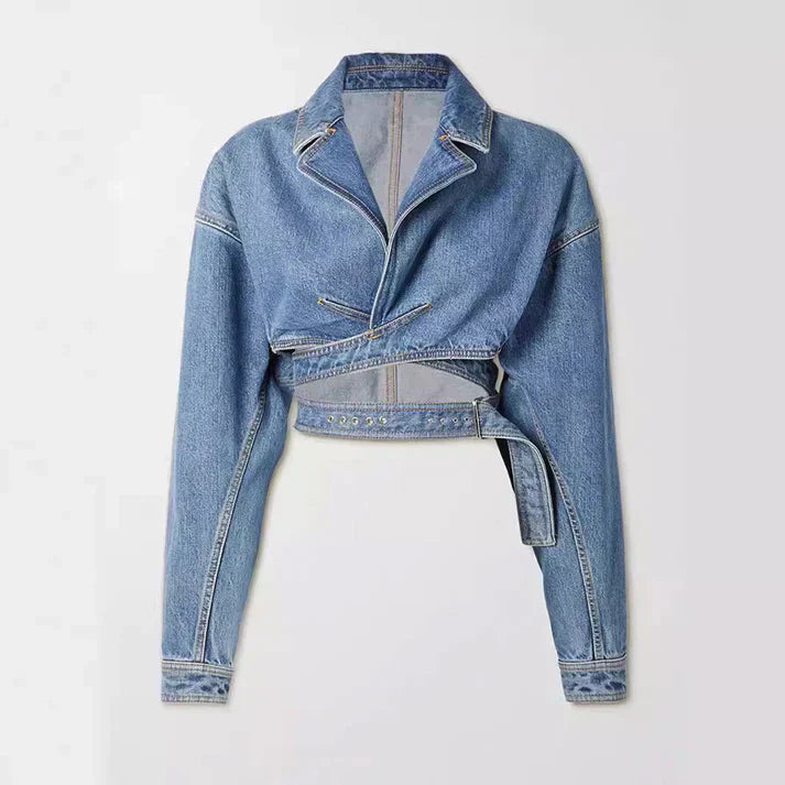 Stilla | Asymmetrisk Denimjakke med Justerbart Bælte Zoey