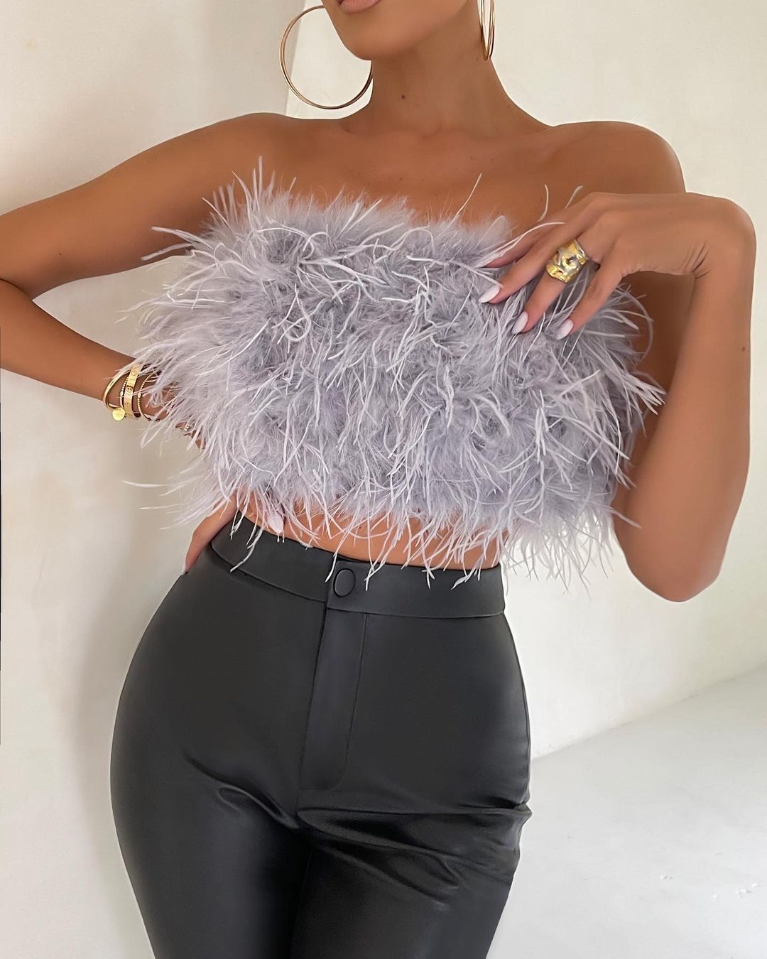 Stilla | Strapless Top med Imiterede Fjer