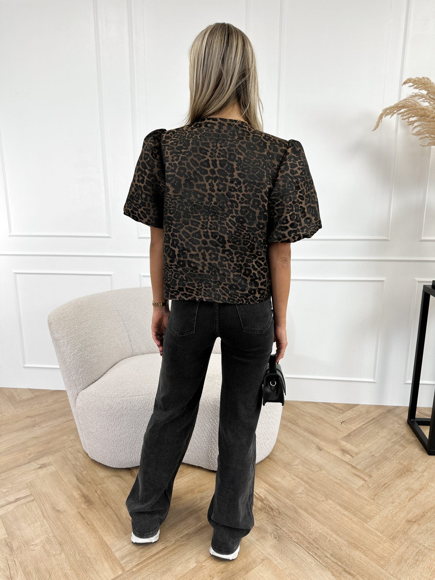Stilla | Leopardmønstret Bluse med Pufærmer Trendy & Elegant Perfekt til Hverdags- og Festlook