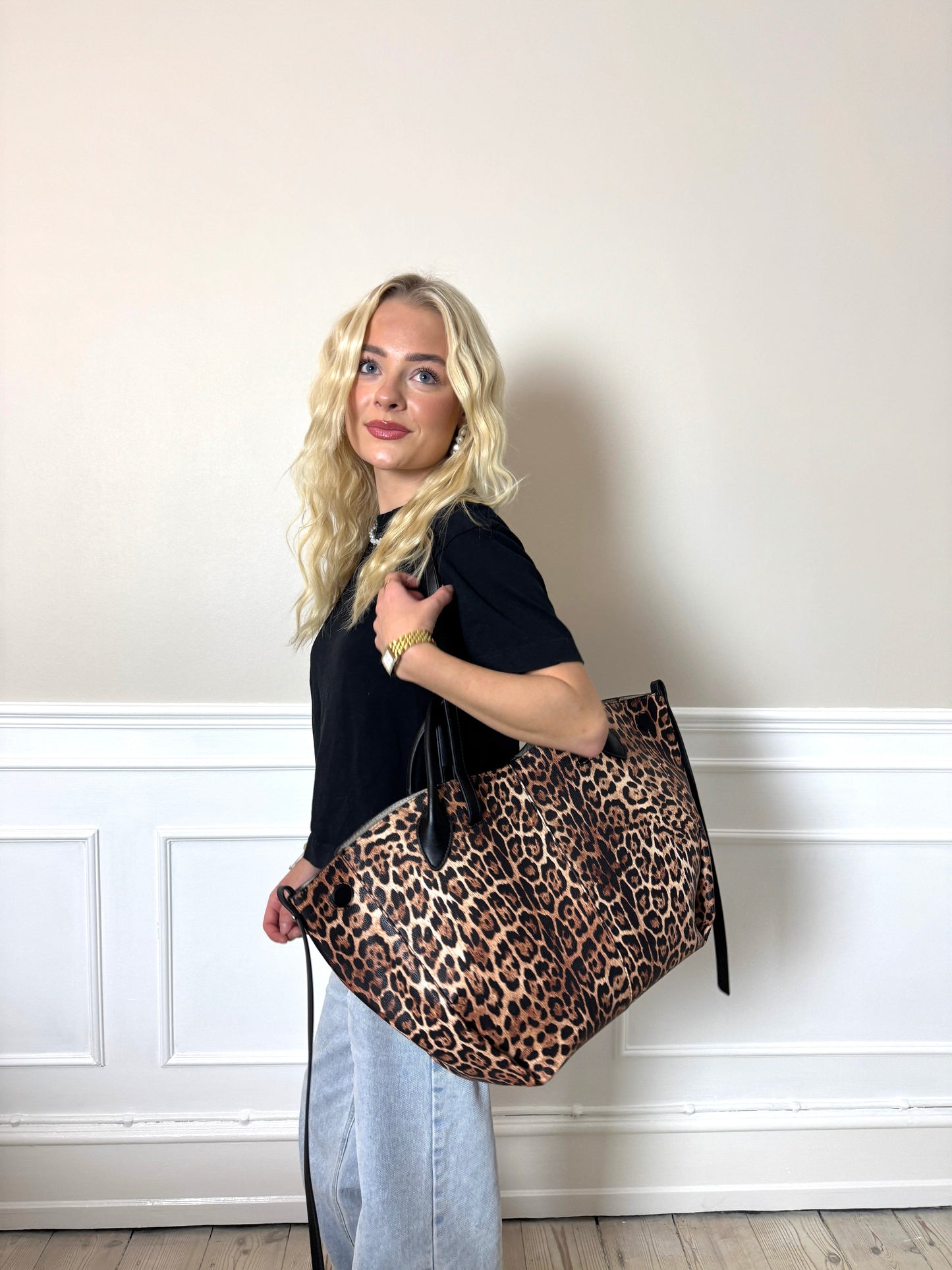 Stilla | Sidelmann Leonora Tasken
