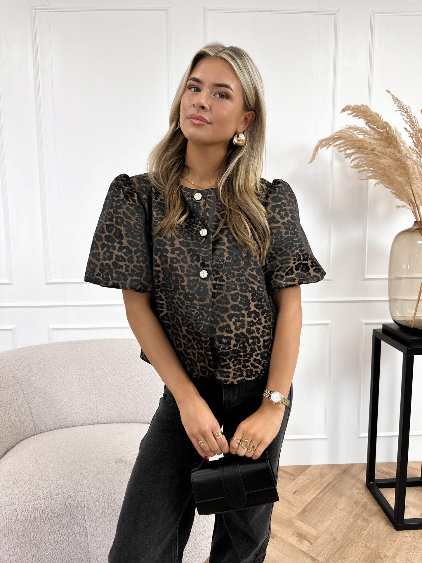 Stilla | Leopardmønstret Bluse med Pufærmer Trendy & Elegant Perfekt til Hverdags- og Festlook