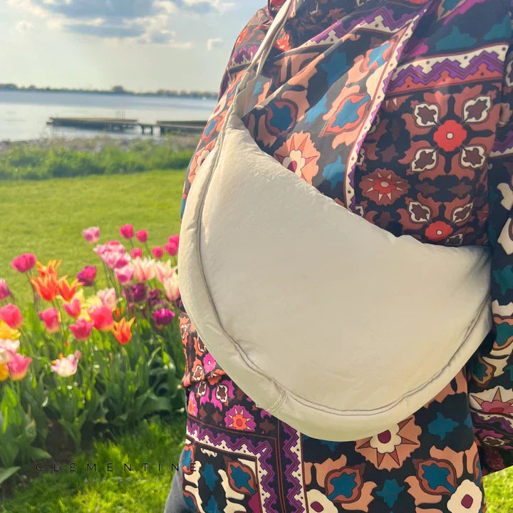 Stilla | Halvmåne crossbody taske med blomstermønster