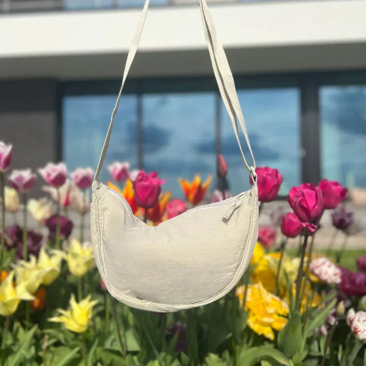 Stilla | Halvmåne crossbody taske med blomstermønster