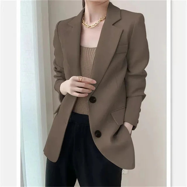 Stilla | Dame Blazer Slim Fit Med Enkel Knaplukning Til Casual og Kontoroutfits
