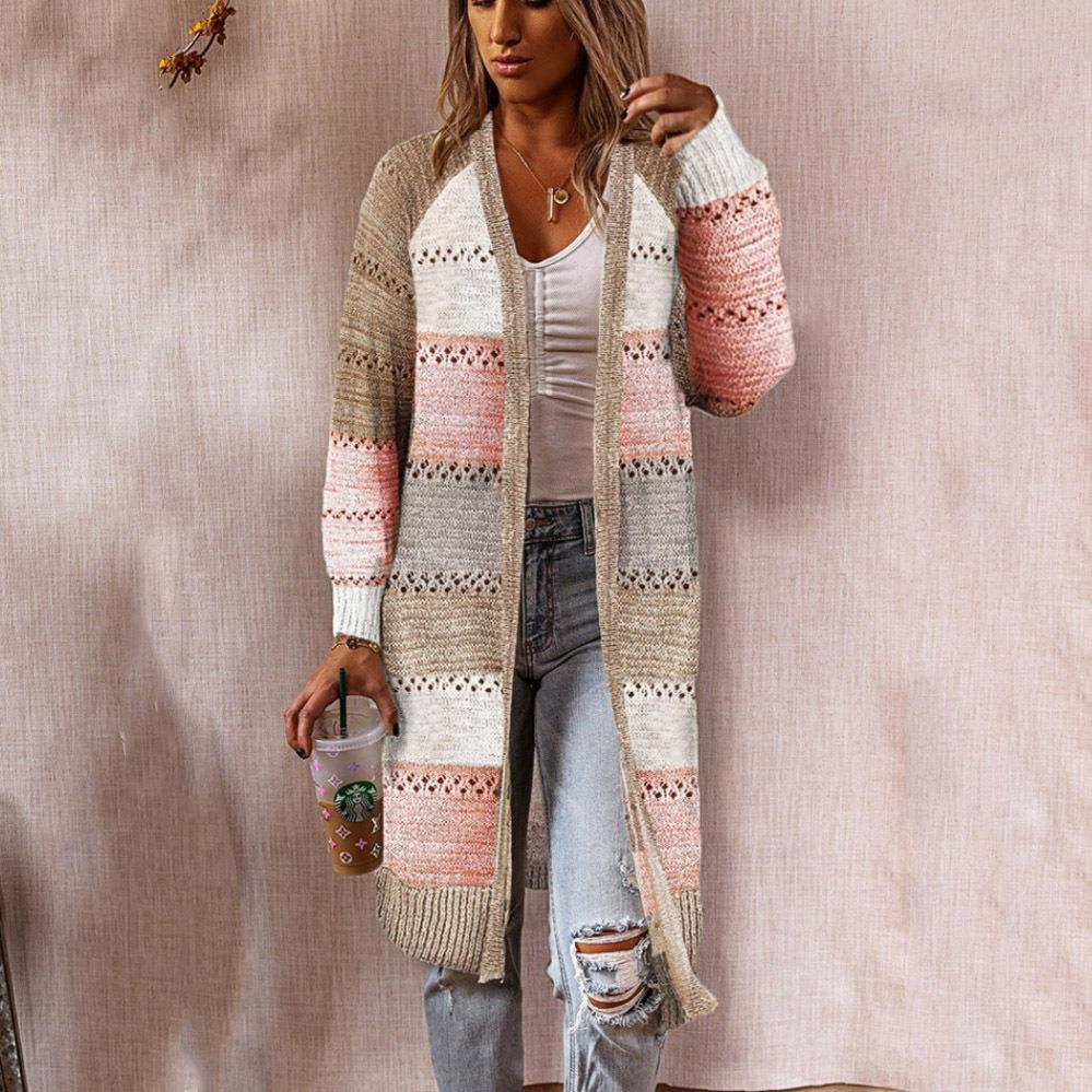 Dame strikket cardigan i retro patchwork stil med lange ærmer og åben front Stilla