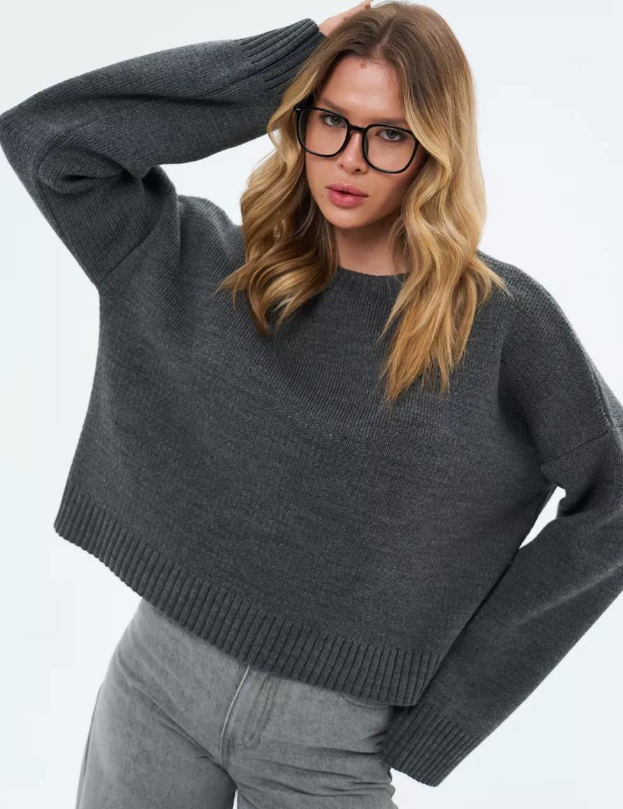 Dame hyggelig cropped sweater med afslappede ballonærmer og ribstruktur Stilla