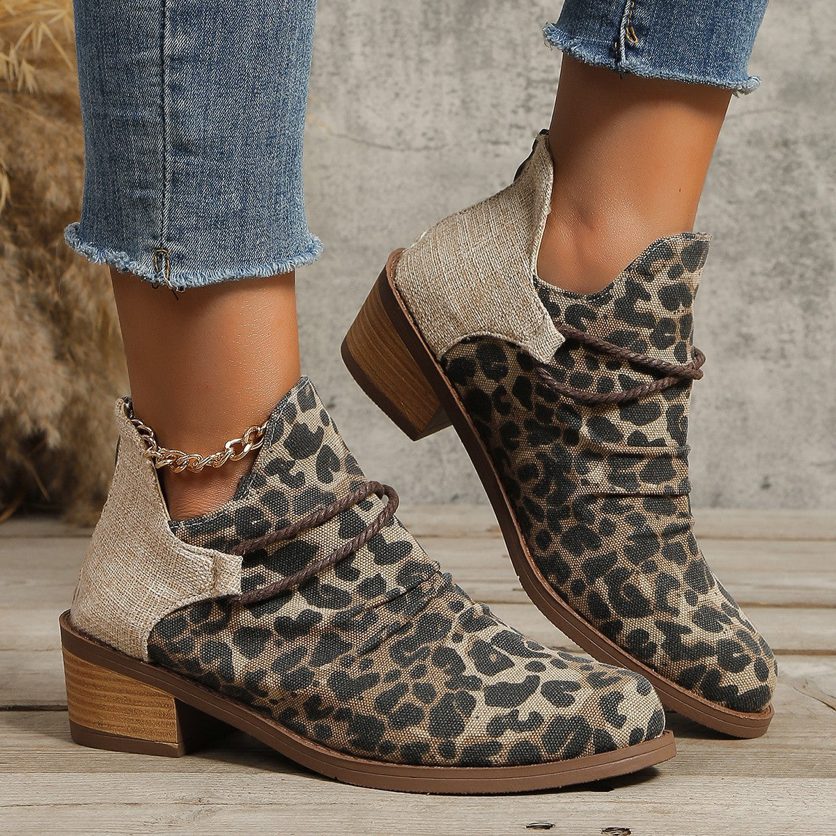 Dame Elegant og moderigtige Ankle Boots med leopardprint og lav blokhæl Stilla