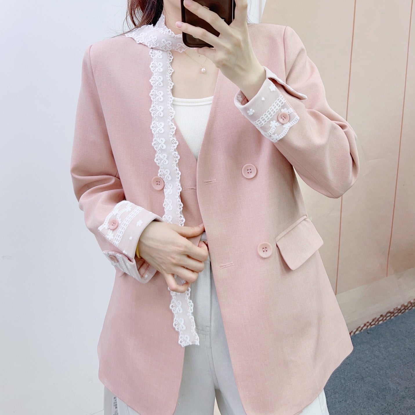 Damer Elegant Dobbeltbrystet Blazer med Spidsdetaljer og Kunstneriske Knapdetaljer Stilla