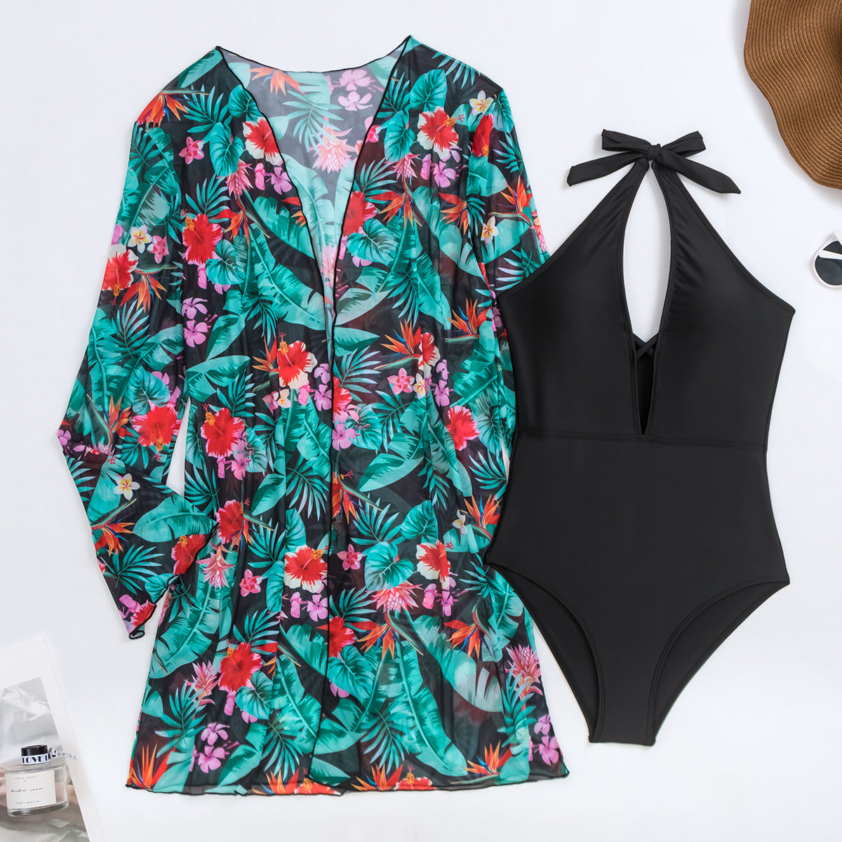 Dame Strand- og Badeoutfit med blomsterdækken og elegante heldragter Stilla