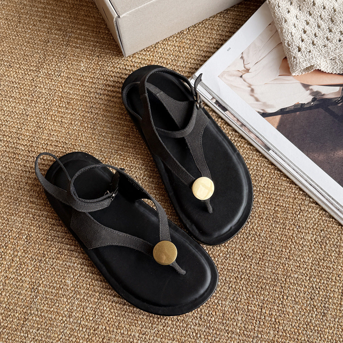 Dame Casual Chic Tanga Sandaler med stilfuld ankelrem Stilla