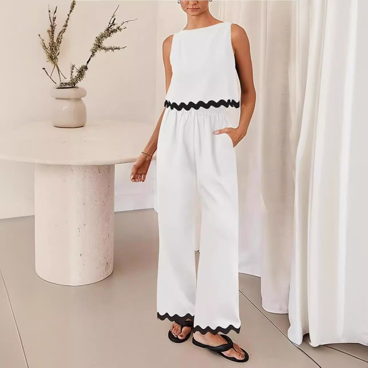 Dame trendy jumpsuit med bred ben og dekorativ bølgekant Stilla