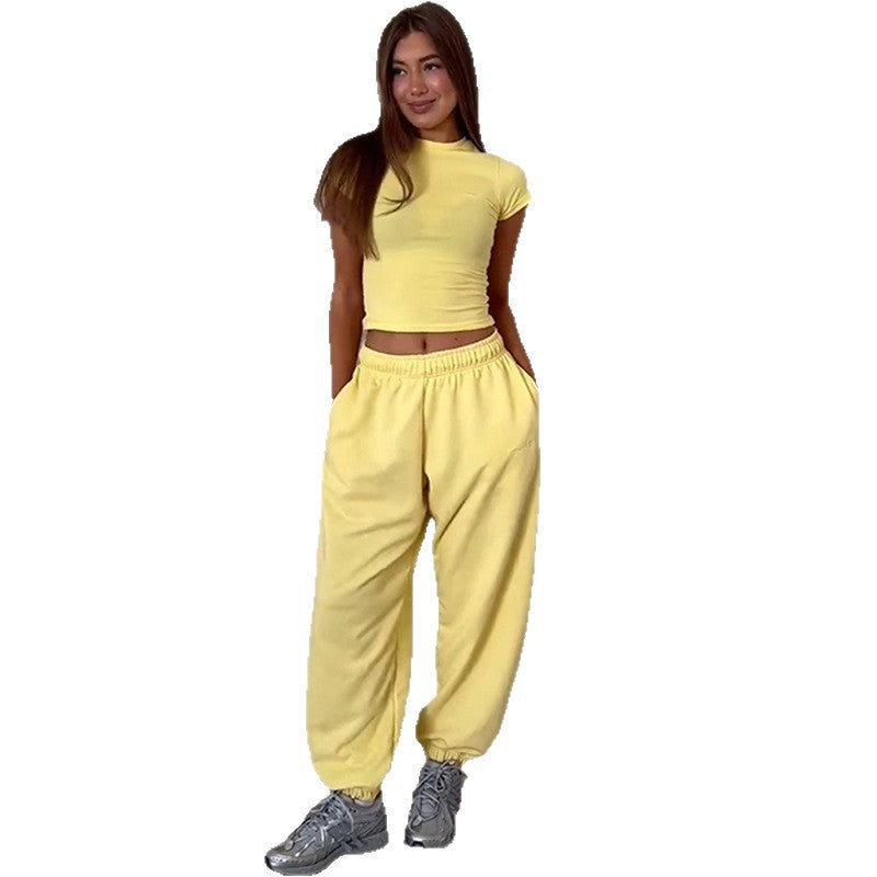 Dame Cropped T-Shirt med høj krave og brede sweatpants Stilla