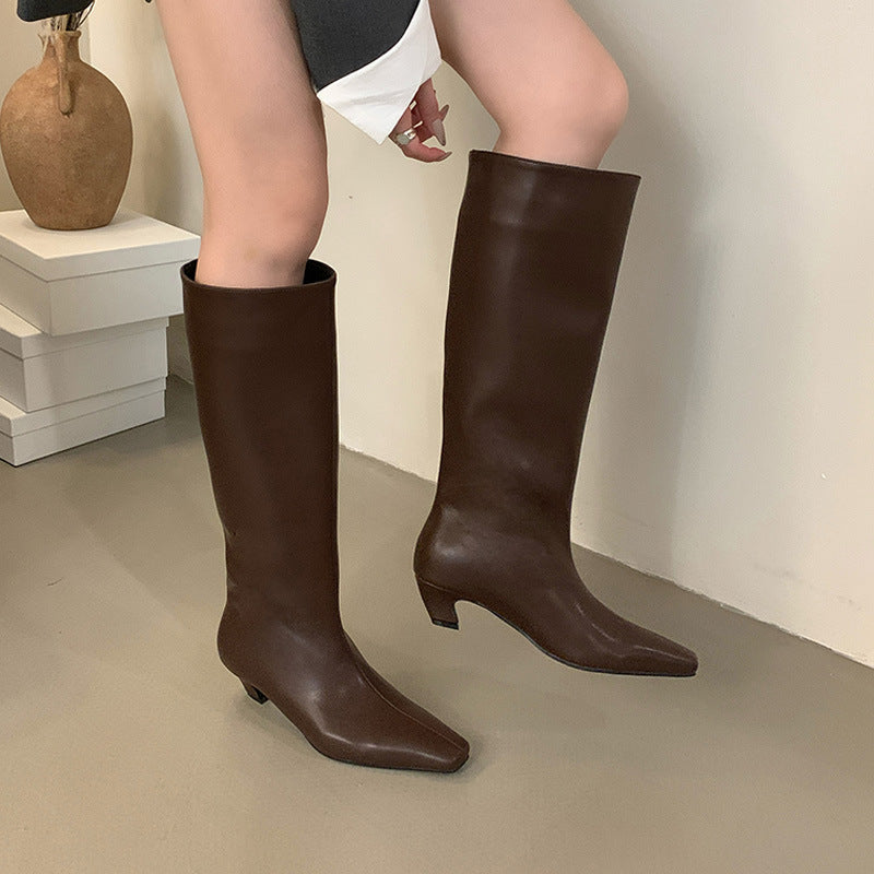 Dame støvler med elegant spids tå og struktureret design Stilla