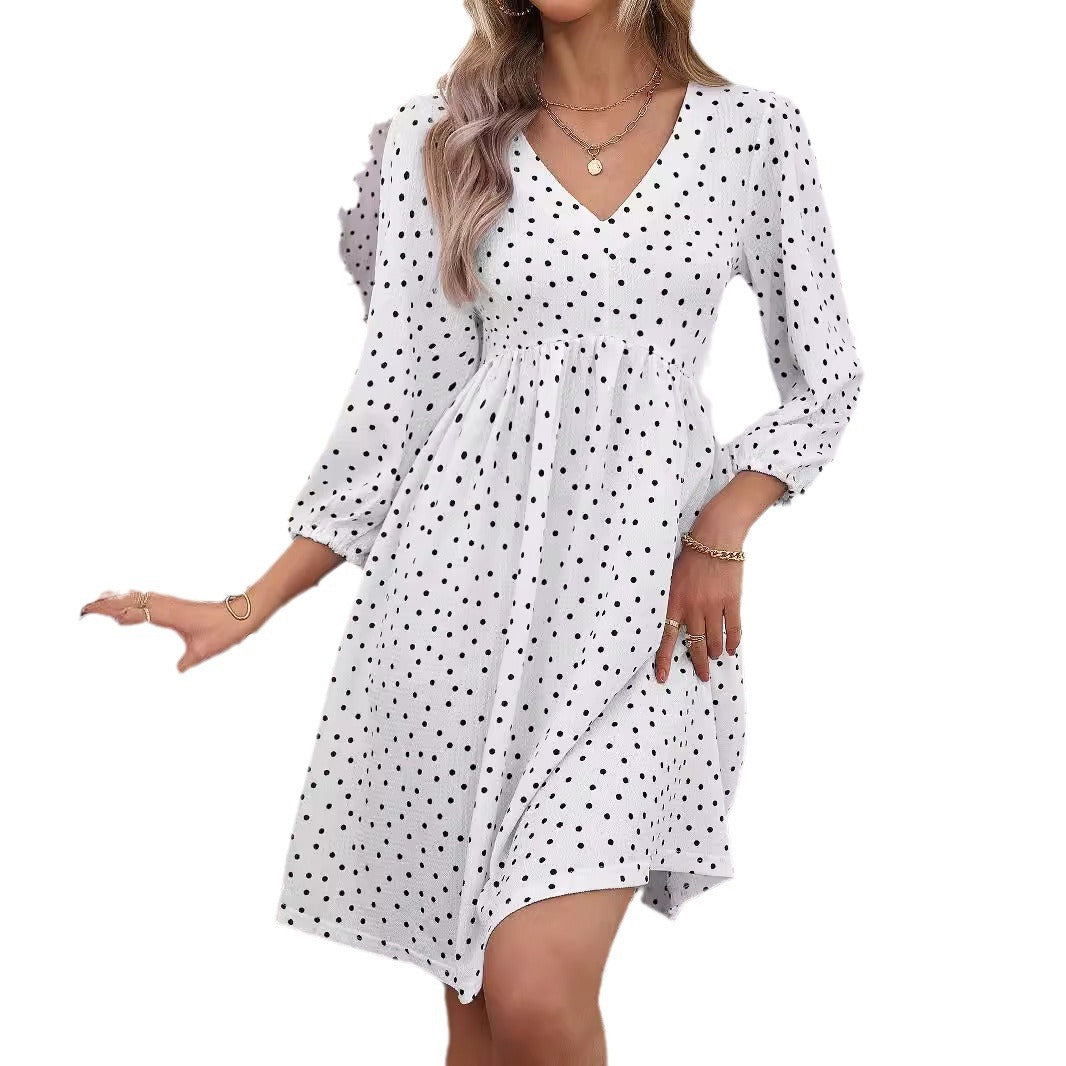 Dame afslappet kjole med V-udskæring og elegante pufærmer Stilla