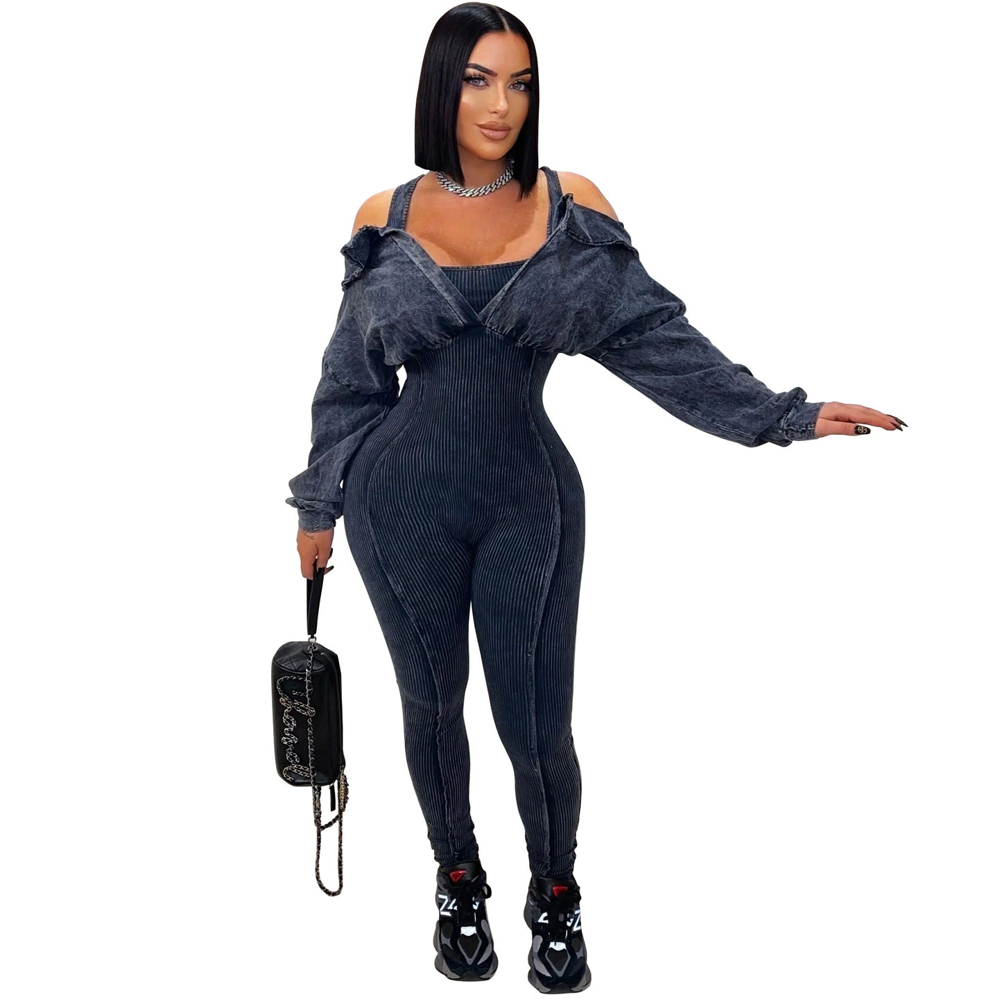 Dame mode jumpsuit med skulderfri flæser og figursyet silhuet Stilla