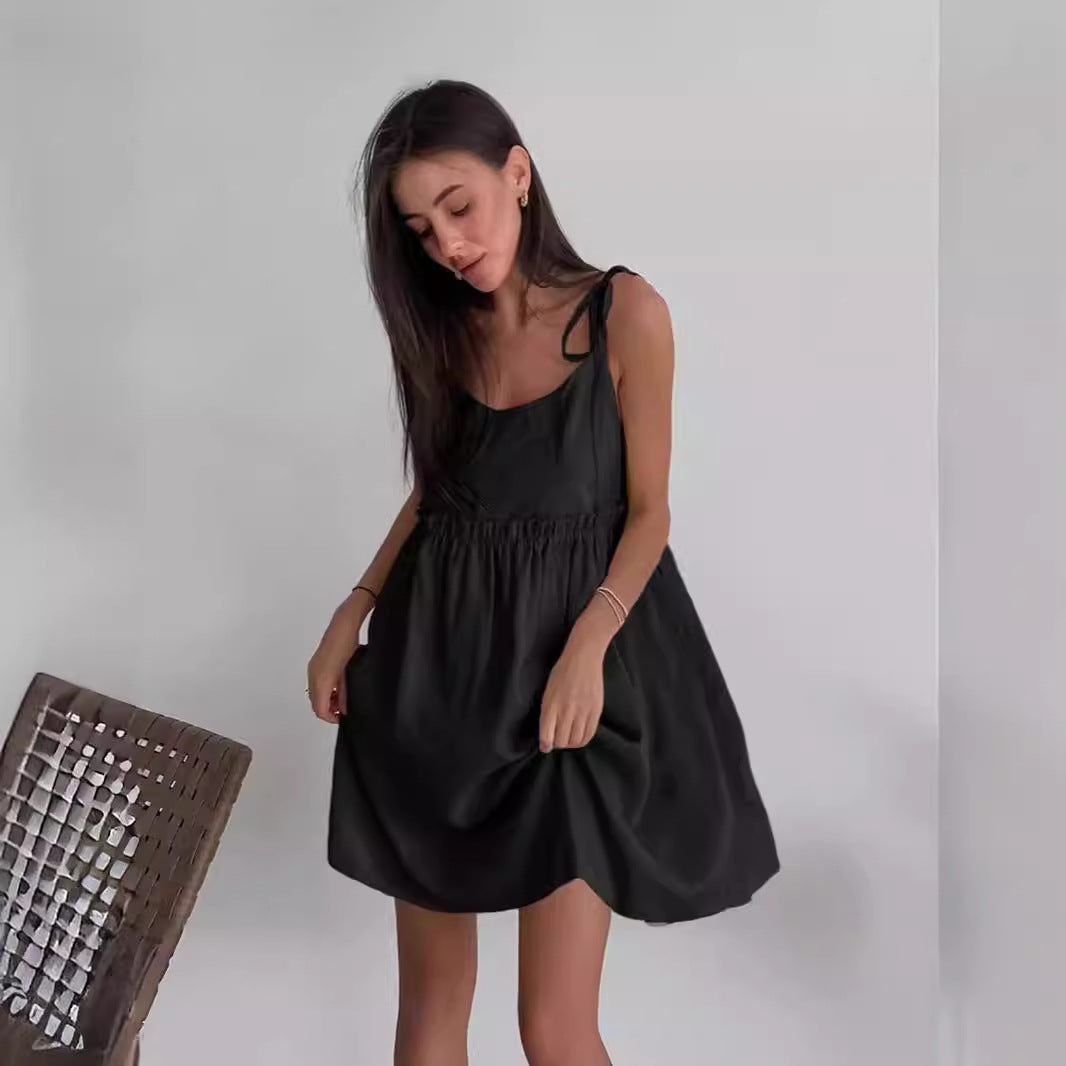 Dame Casual Halterneck Kjole med luftig Silhuet og Bindebånd Stilla