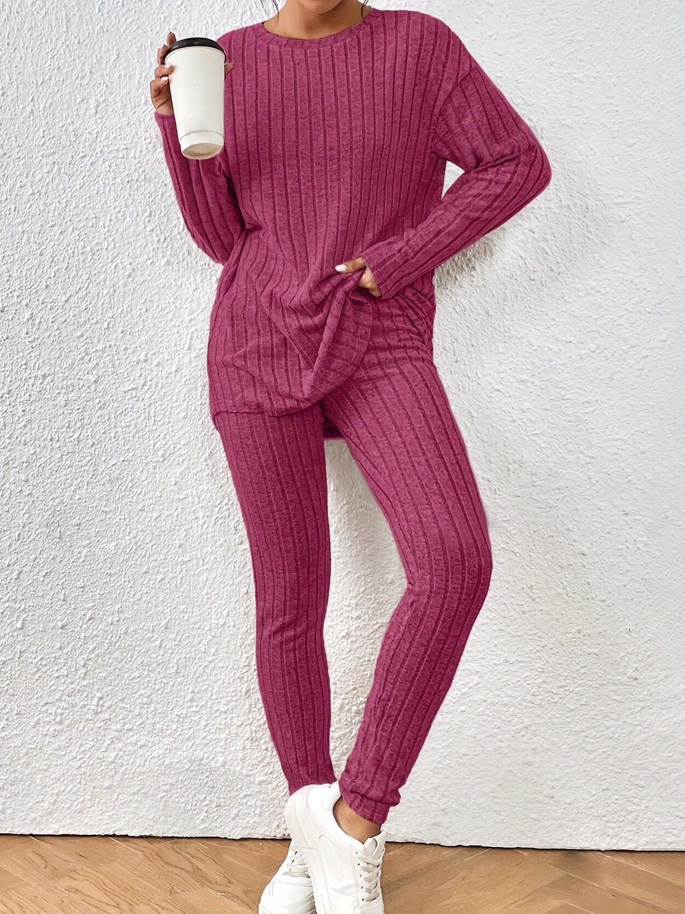 Dame afslappet langærmet top med praktisk lommefunktion og matchende leggings Stilla