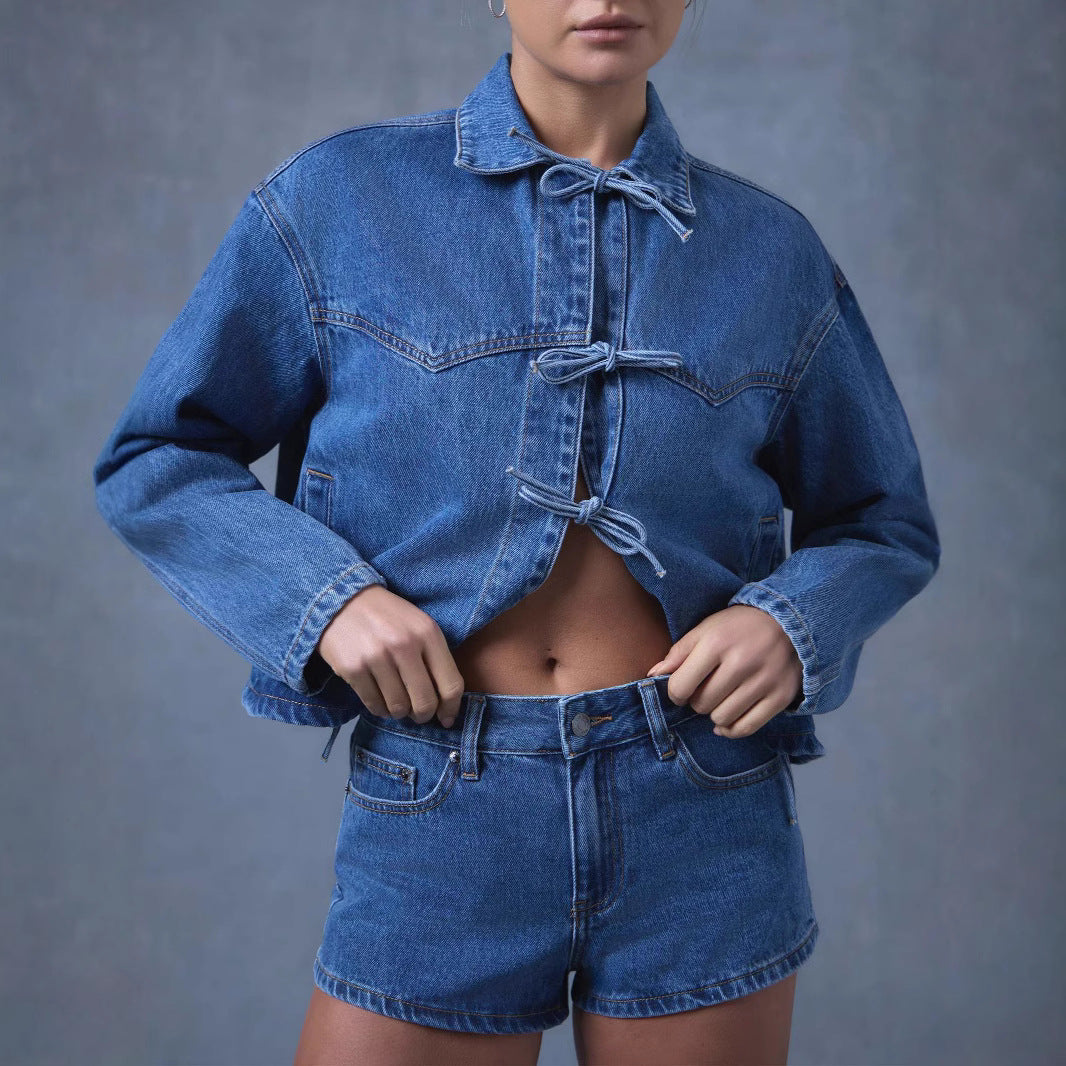 Dame casual jeansjakke med unikt bindebælte og trendy cropped snit Stilla