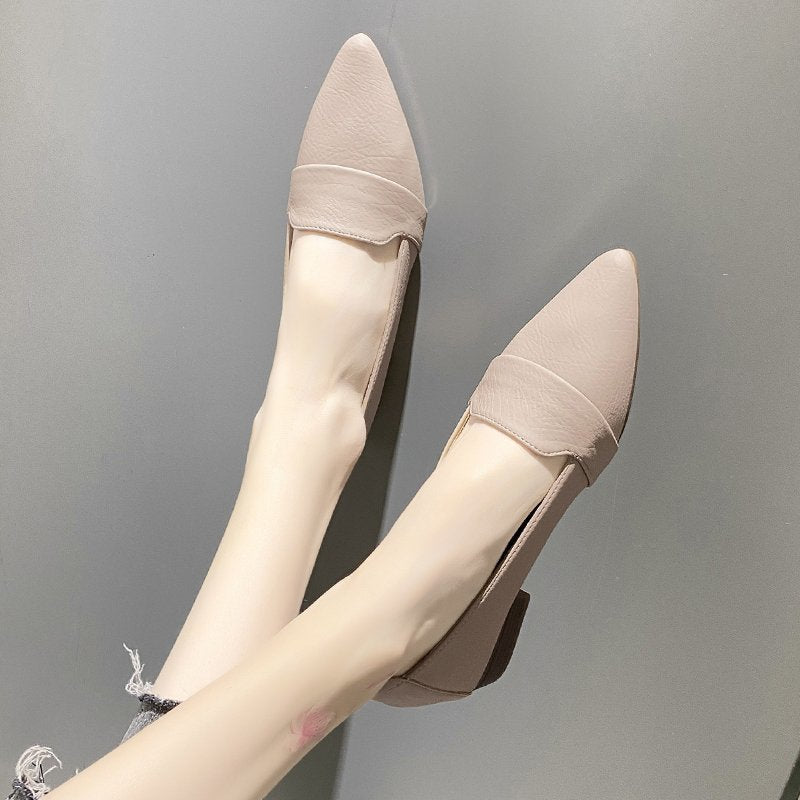 Dame spidse lav blokhæl-mules med elegant rem-design Stilla