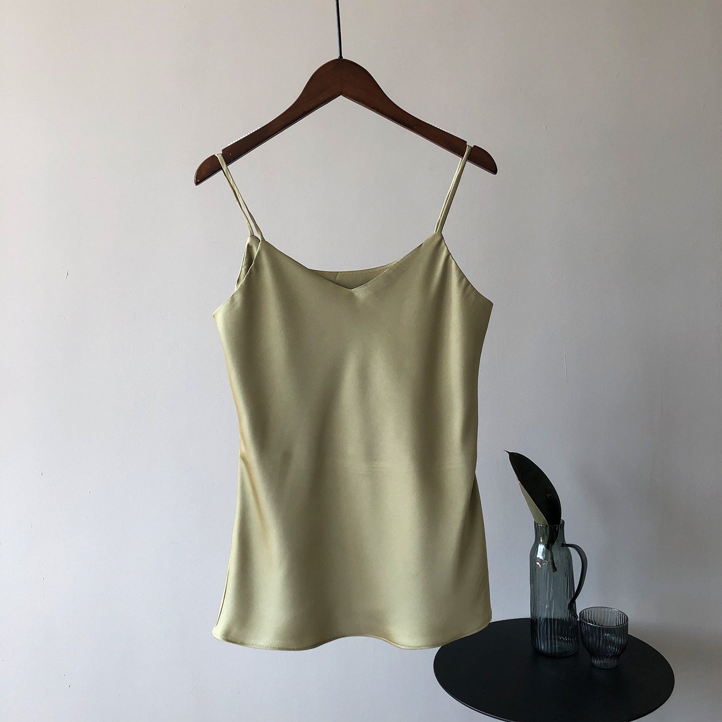 Dame elegant camisole-top med fint satinmateriale og justerbare spaghetti-stropper Stilla