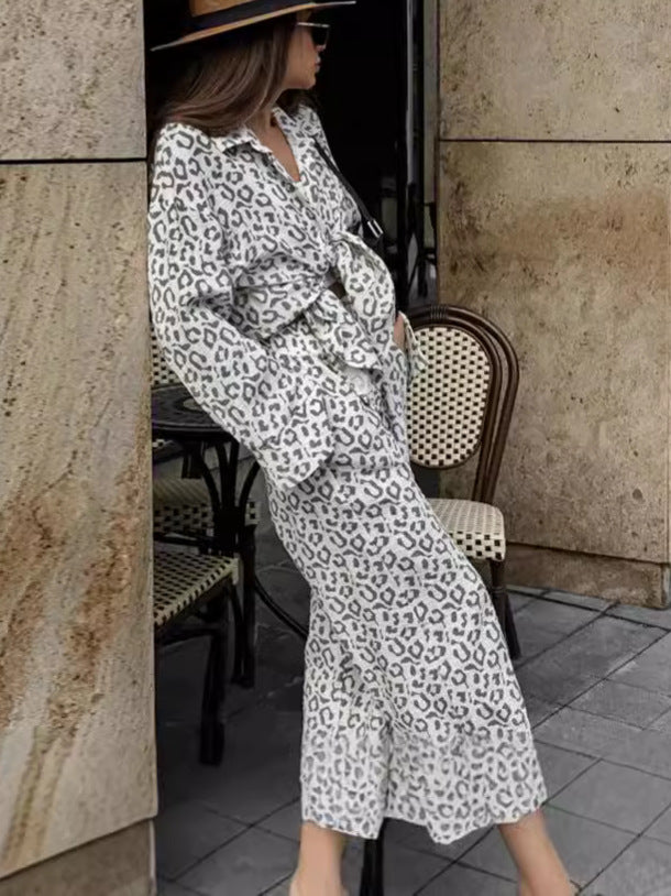 Dame jumpsuit med elegant leopardmønster og tætsiddende bælte Stilla