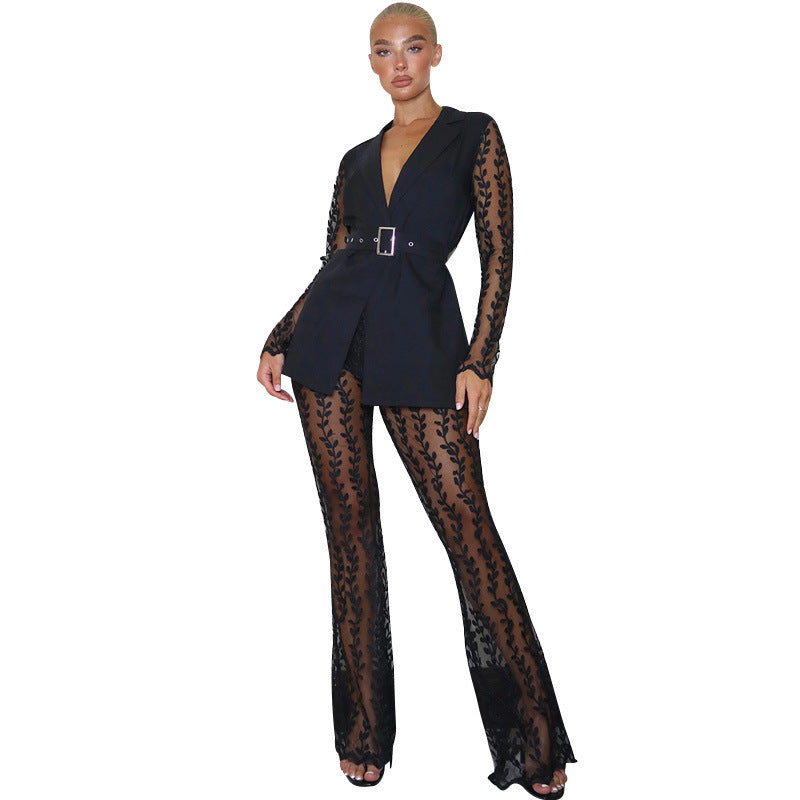 Dame jumpsuit med elegant blondeovertræk og figursyet design Stilla