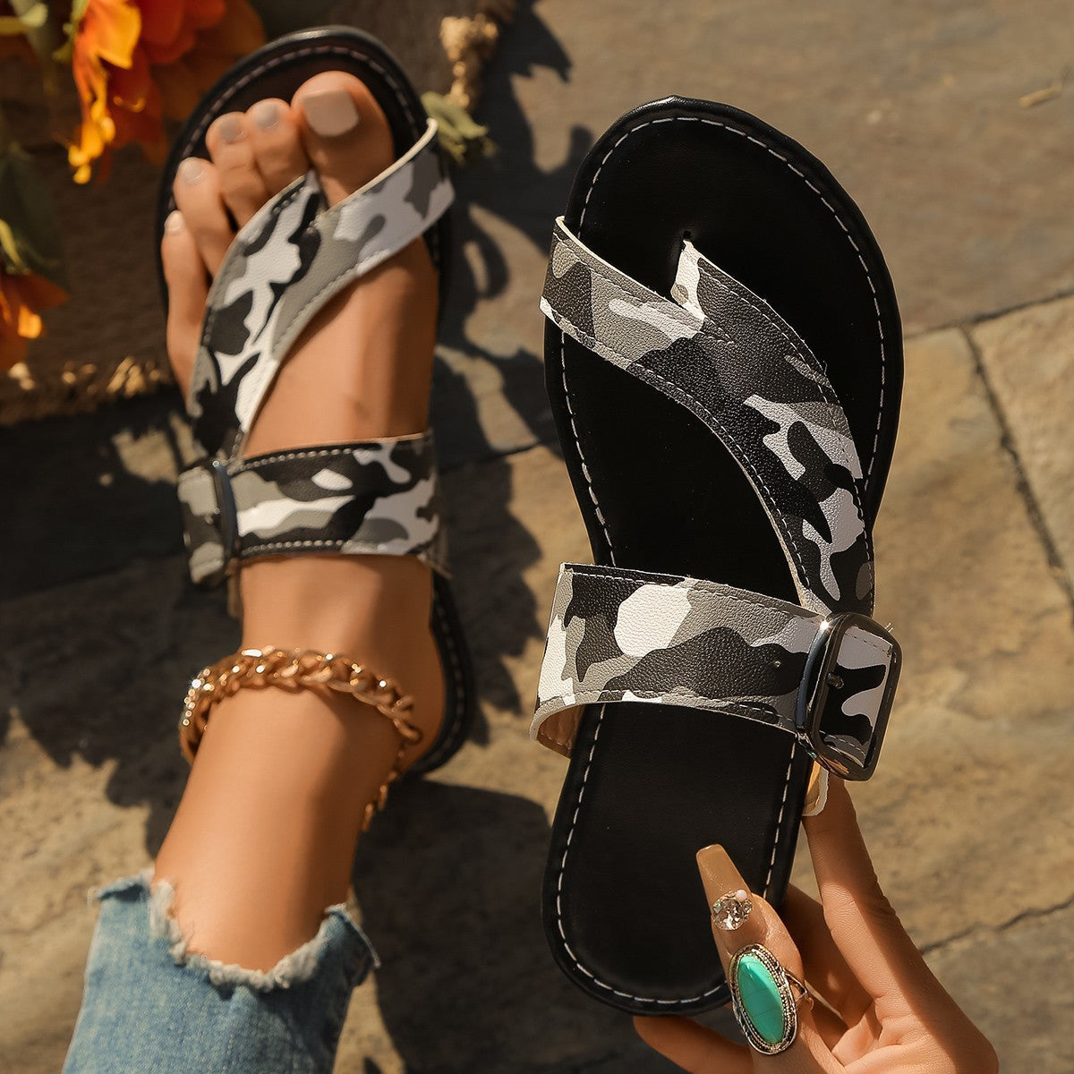 Dame åbne remsandaler med trendy camouflage-design og justerbar spænde lukning Stilla