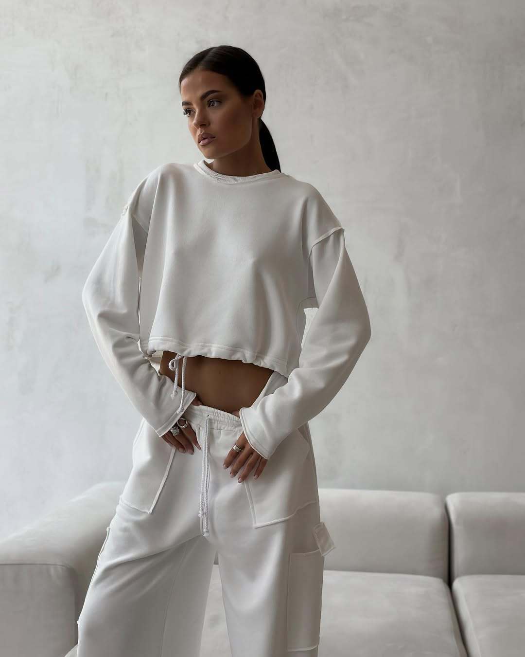 Dame afslappet og moderigtig cropped sweatshirt med snørrelse Stilla