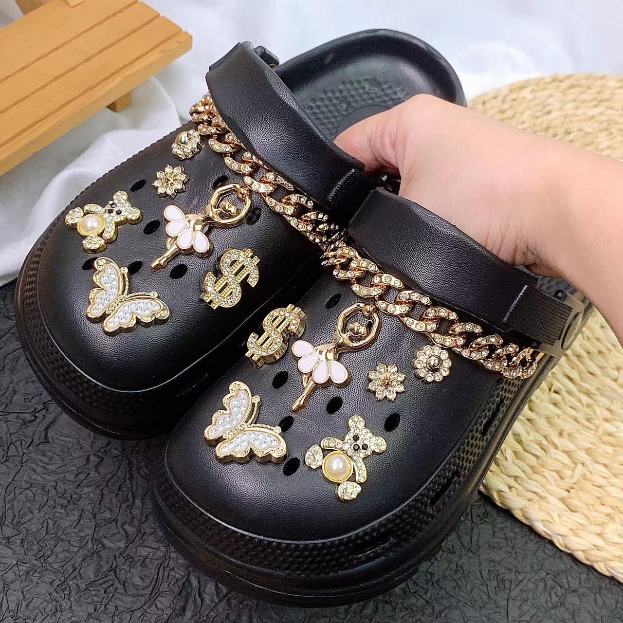 Dame Dekorerede Clogs med Glamourøse Smykke Detaljer Stilla